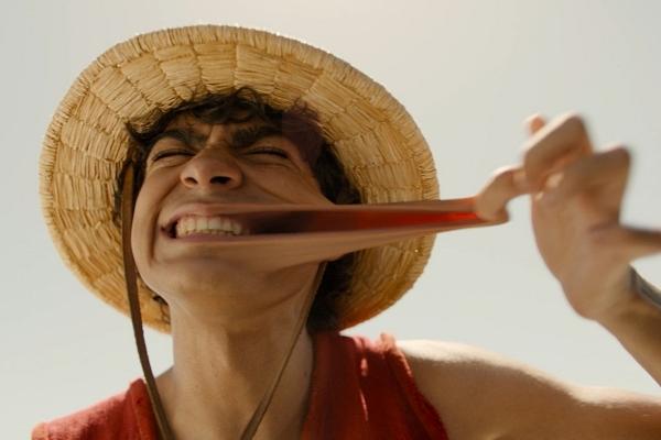 Tài tử đóng thợ săn hải tặc Zoro phim One Piece đang gây sốt vì như xé truyện bước ra đời thực-17