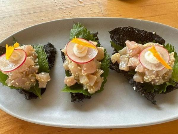 Theo chân Hồ Ngọc Hà - Kim Lý đến Bali thưởng thức đủ của ngon vật lạ-3