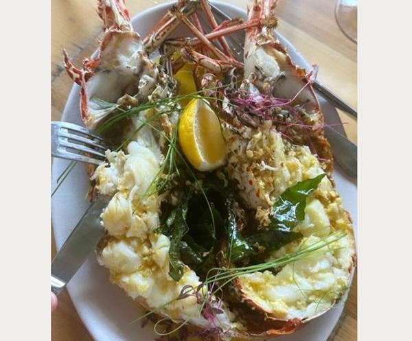 Theo chân Hồ Ngọc Hà - Kim Lý đến Bali thưởng thức đủ của ngon vật lạ-5