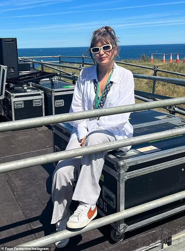 Nữ ca sĩ xinh đẹp qua đời tuổi 21-1