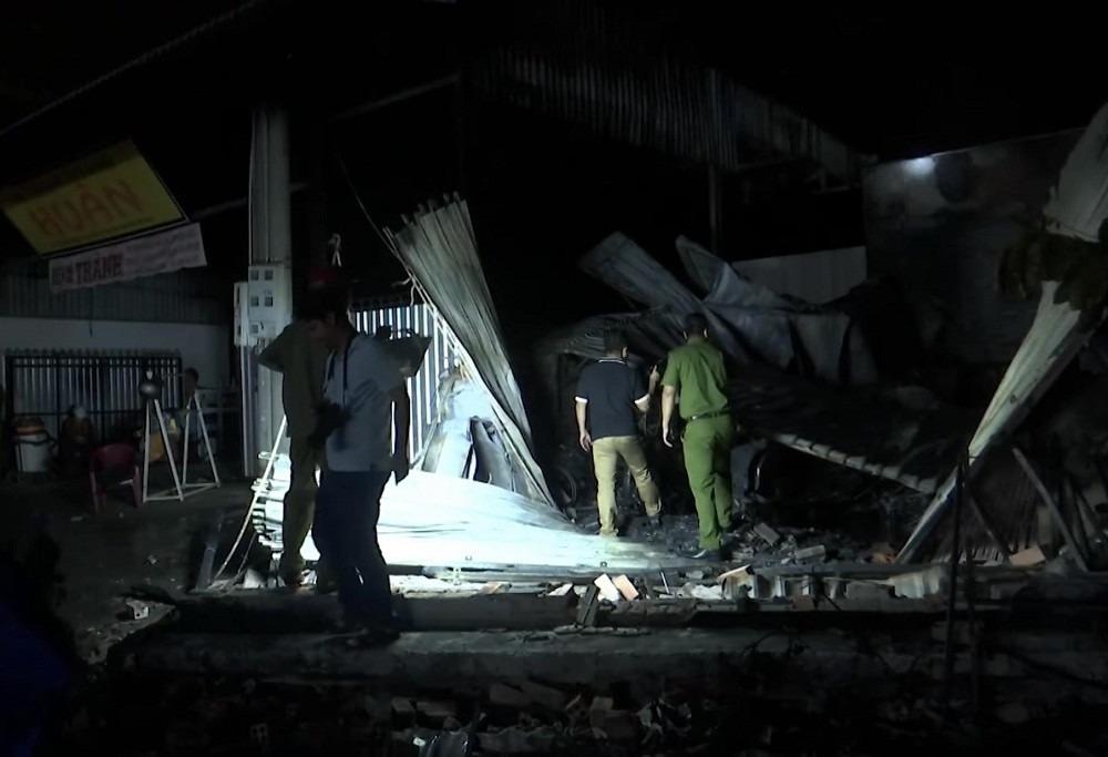 Nạn nhân 3 tuổi trong vụ cháy tiệm sửa xe ở Bình Thuận đã tử vong-1