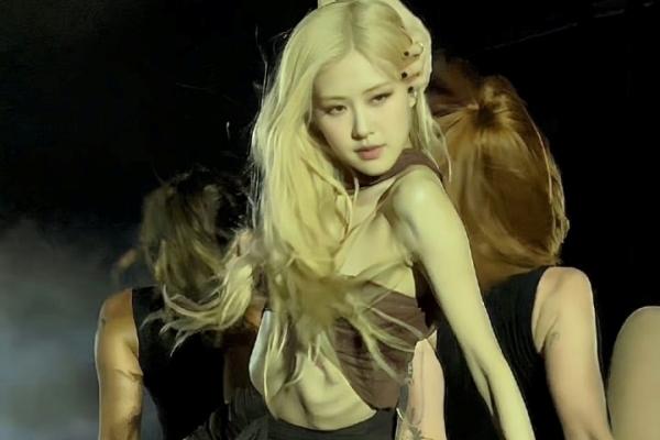 Hành động của Jennie khiến báo Pháp tiếp tục chê bai BlackPink-2