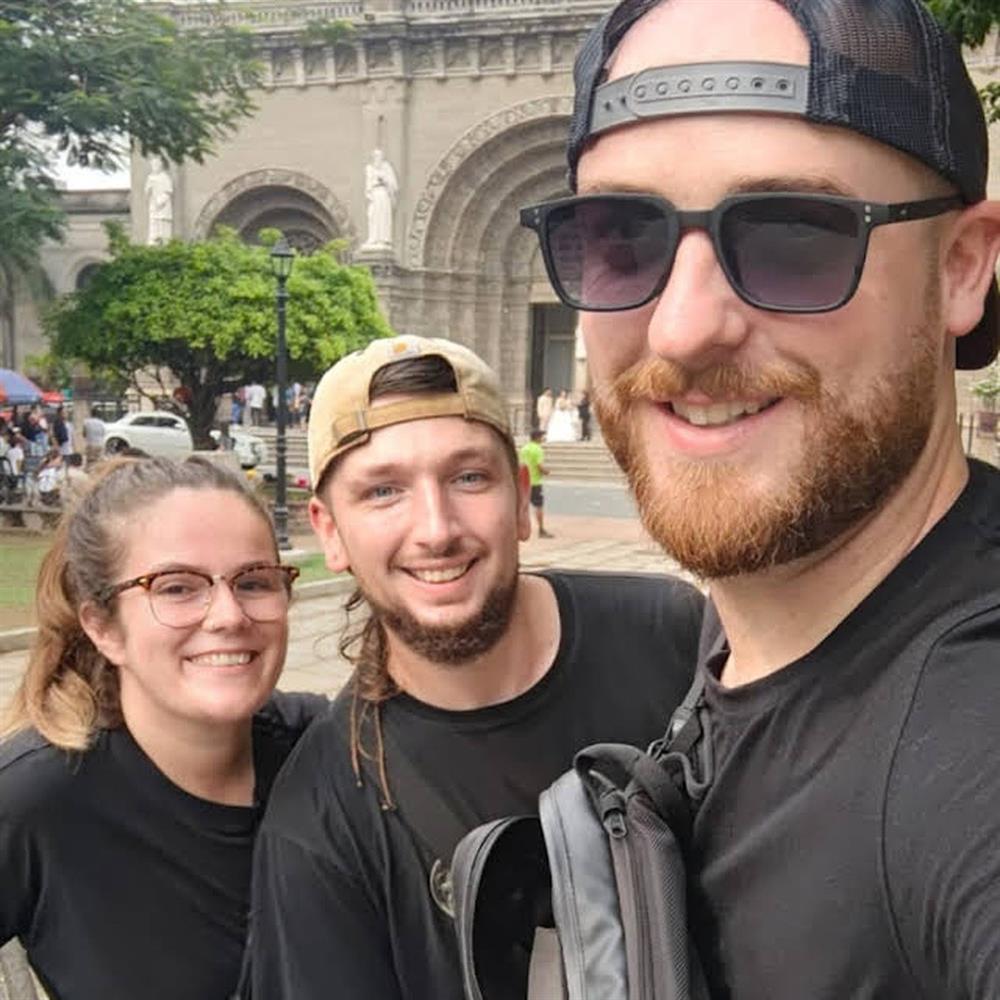 Chỉ với 120.000 đồng, khách Tây đi ăn quanh TPHCM vẫn no căng bụng-1