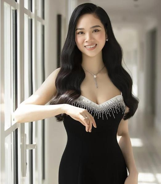 Cuộc sống sau 21 năm đăng quang của Hoa hậu Việt Nam bí ẩn nhất showbiz-5