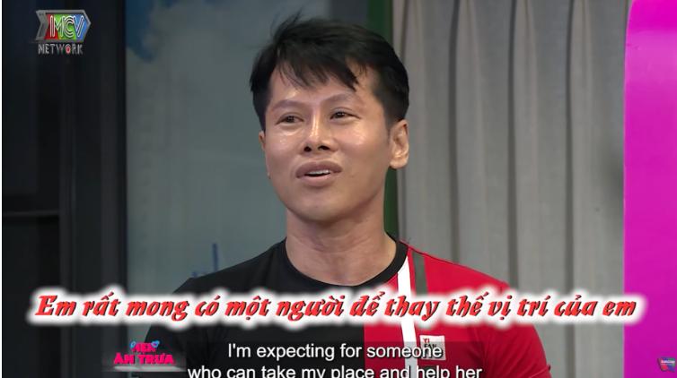 Cô gái 9X ngây thơ khiến anh trai đuối sức không chăm nổi-4