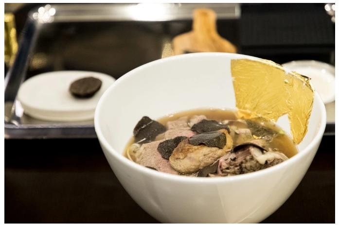 Báo Mỹ nói gì về bát phở Việt dùng nguyên liệu ngoại nhập giá 4 triệu đồng?-1