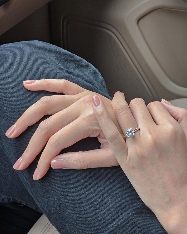 Ẩn ý kết hôn, Thanh Hằng diện váy cưới khiến fan xôn xao-1