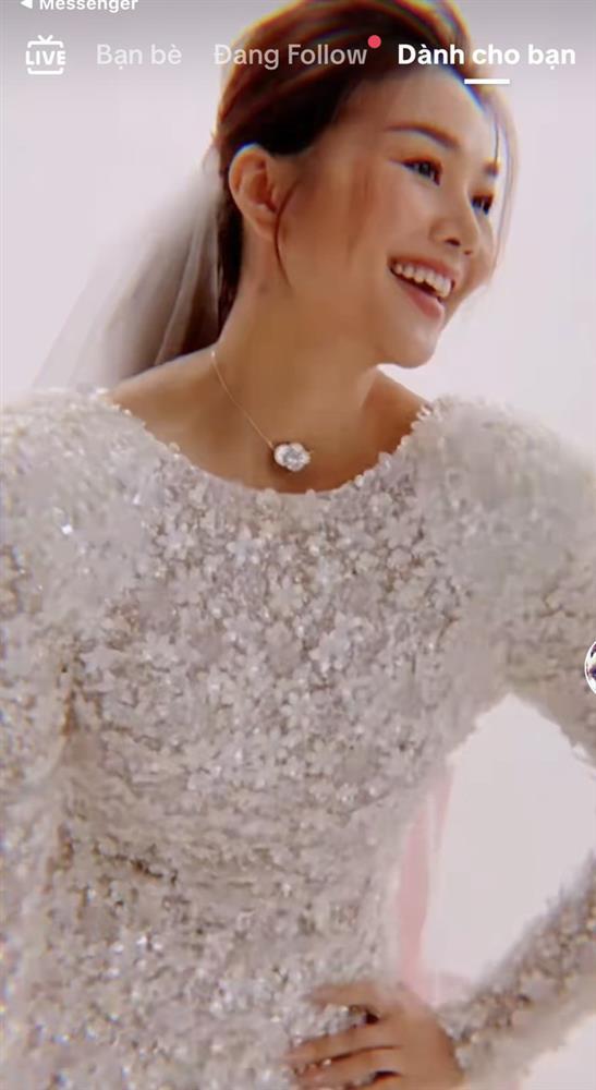 Ẩn ý kết hôn, Thanh Hằng diện váy cưới khiến fan xôn xao-3