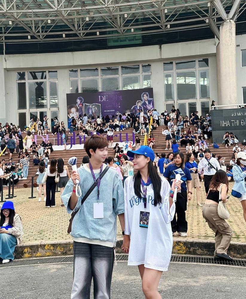 Màn cầu hôn bất ngờ của cặp đôi yêu 11 năm tại đêm nhạc Super Junior-1