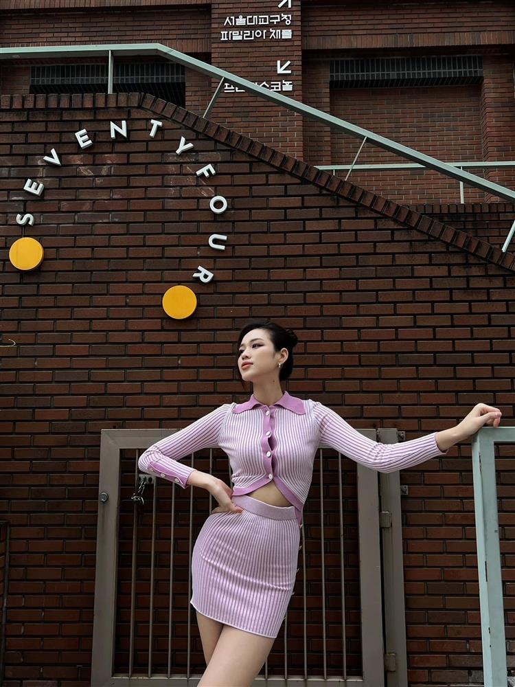 Đỗ Thị Hà chuộng váy siêu ngắn, khoe chân dài 1m11-1