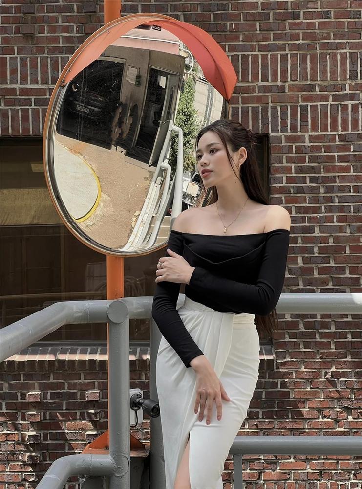 Đỗ Thị Hà chuộng váy siêu ngắn, khoe chân dài 1m11-3