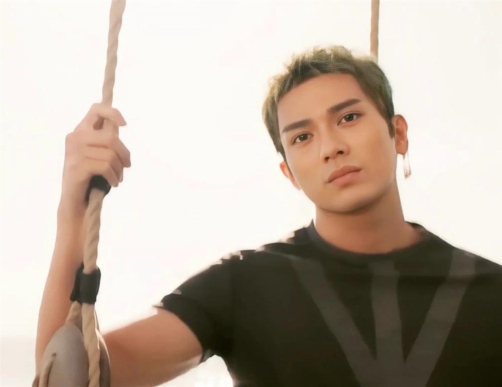 Tài tử đóng thợ săn hải tặc Zoro phim One Piece đang gây sốt vì như xé truyện bước ra đời thực-12