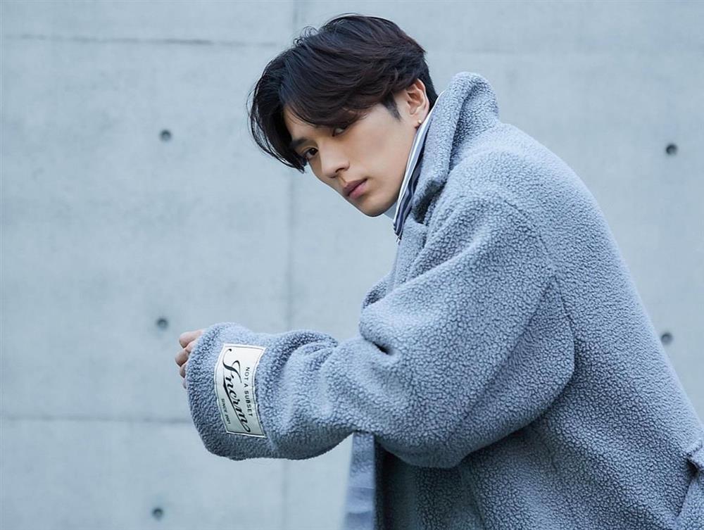 Tài tử đóng thợ săn hải tặc Zoro phim One Piece đang gây sốt vì như xé truyện bước ra đời thực-16