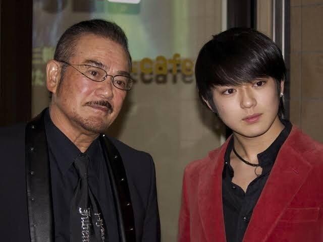 Tài tử đóng thợ săn hải tặc Zoro phim One Piece đang gây sốt vì như xé truyện bước ra đời thực-8