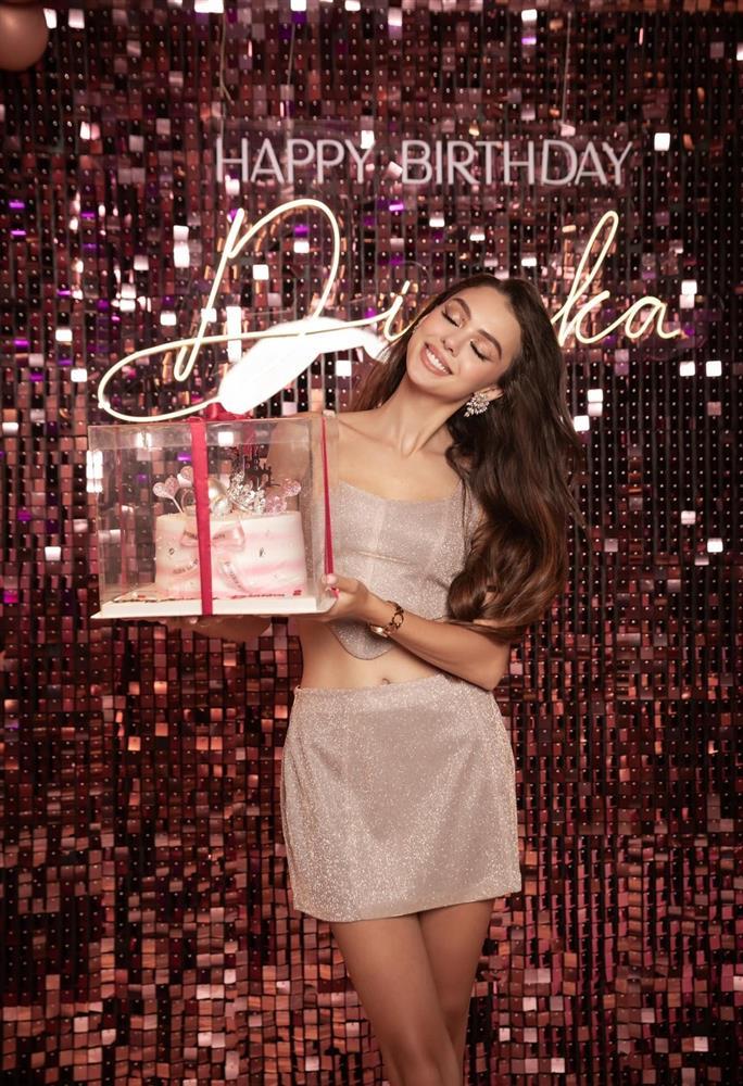 Bùi Tiến Dũng khóa môi vợ Tây ngọt ngào trong tiệc sinh nhật-4