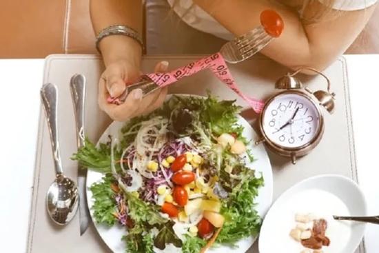 Ăn vào giờ nào để không béo bụng?