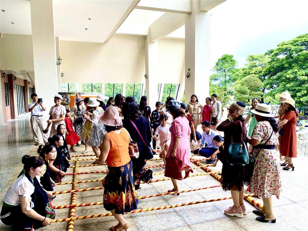 Du khách ùa tới thủ phủ cà phê để đi chơi lễ-6