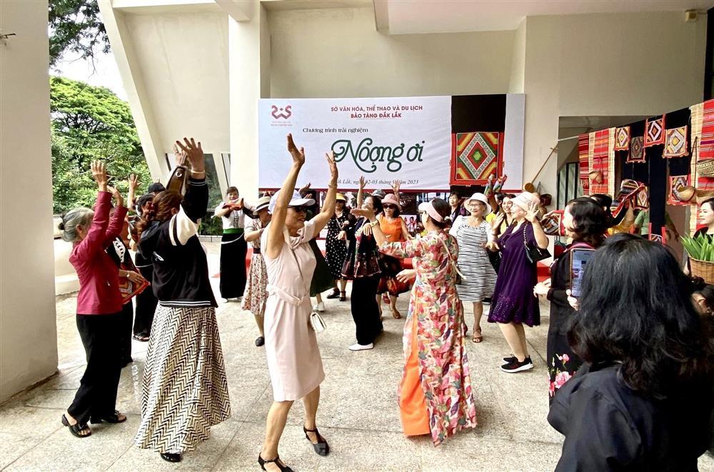 Du khách ùa tới thủ phủ cà phê để đi chơi lễ-5