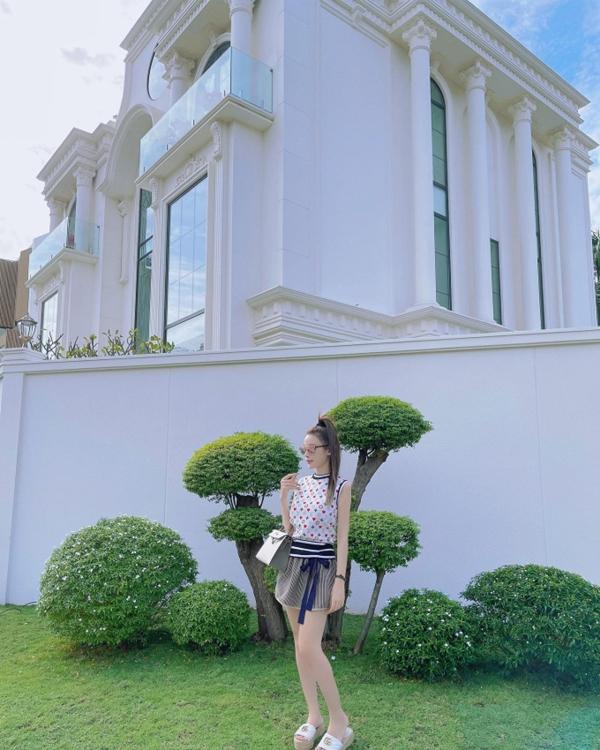 Vườn cây trong biệt thự 100 tỷ của Huyền Baby, nơi chồng đại gia làm cho vợ sống ảo-1