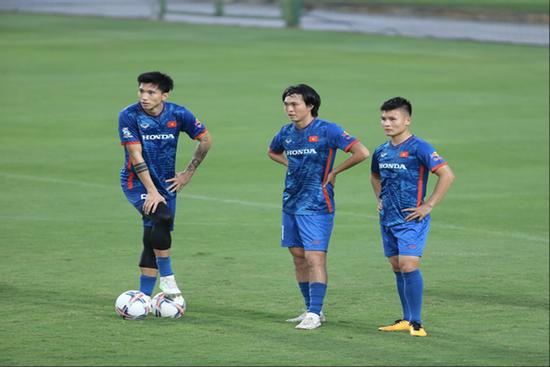 Vì sao Đoàn Văn Hậu phải nói lời chia tay đội tuyển Việt Nam?