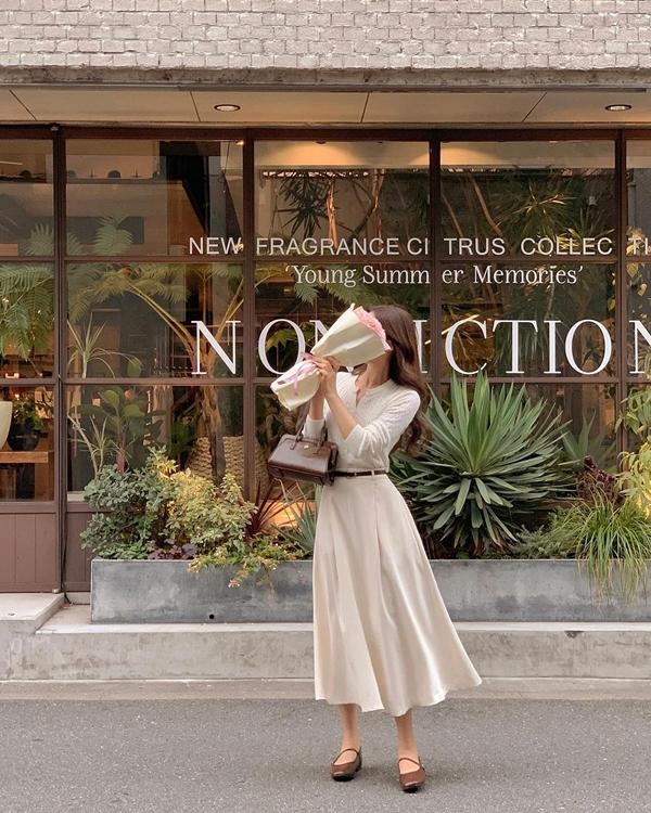 Xu hướng diện cả cây đồ trơn màu được phụ nữ Hàn yêu thích trong mùa thu-3