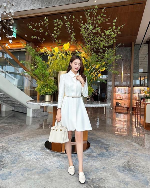 Xu hướng diện cả cây đồ trơn màu được phụ nữ Hàn yêu thích trong mùa thu-4