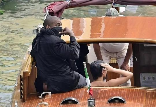 Kanye West và vợ bị cấm cửa vì hành vi thô tục-2