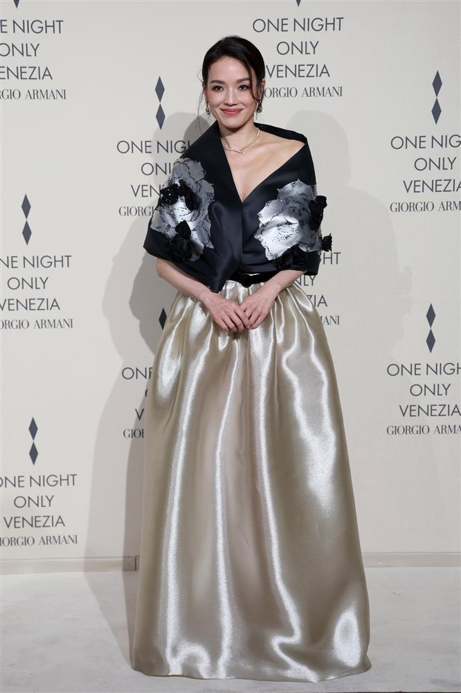 Thời trang hút ống kính của Thư Kỳ ở tuổi 49 tại LHP Venice-5