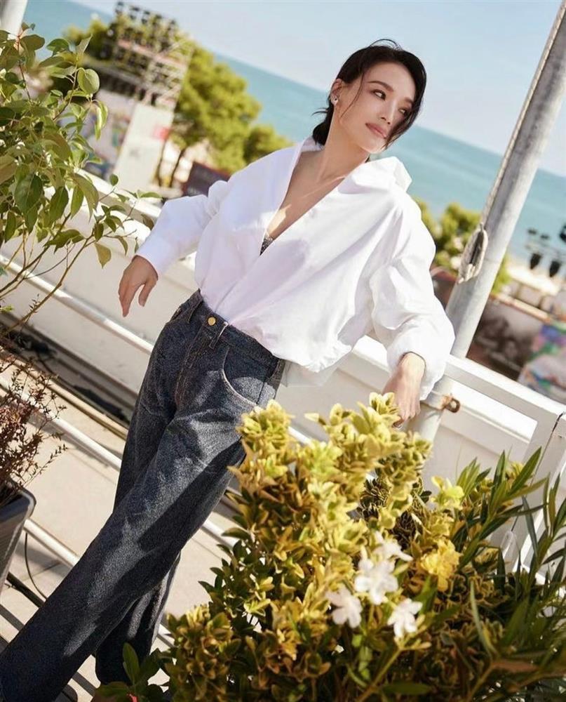 Thời trang hút ống kính của Thư Kỳ ở tuổi 49 tại LHP Venice-7