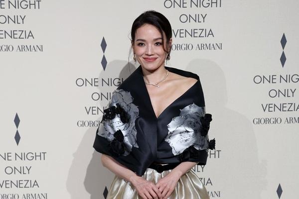 Thư Kỳ ở tuổi U50 được khen quyến rũ, sở hữu vóc dáng như tượng tạc-6