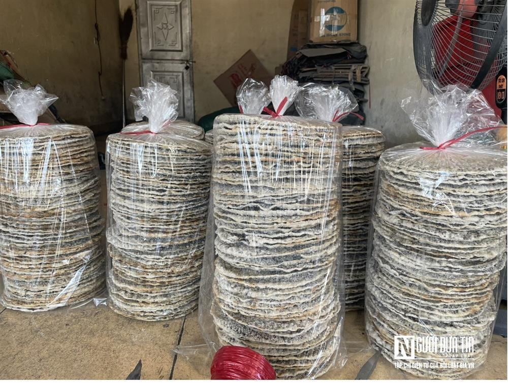 Nhọc nhằn với nghề quạt trên bếp than đỏ rực dưới trời nắng nóng-10