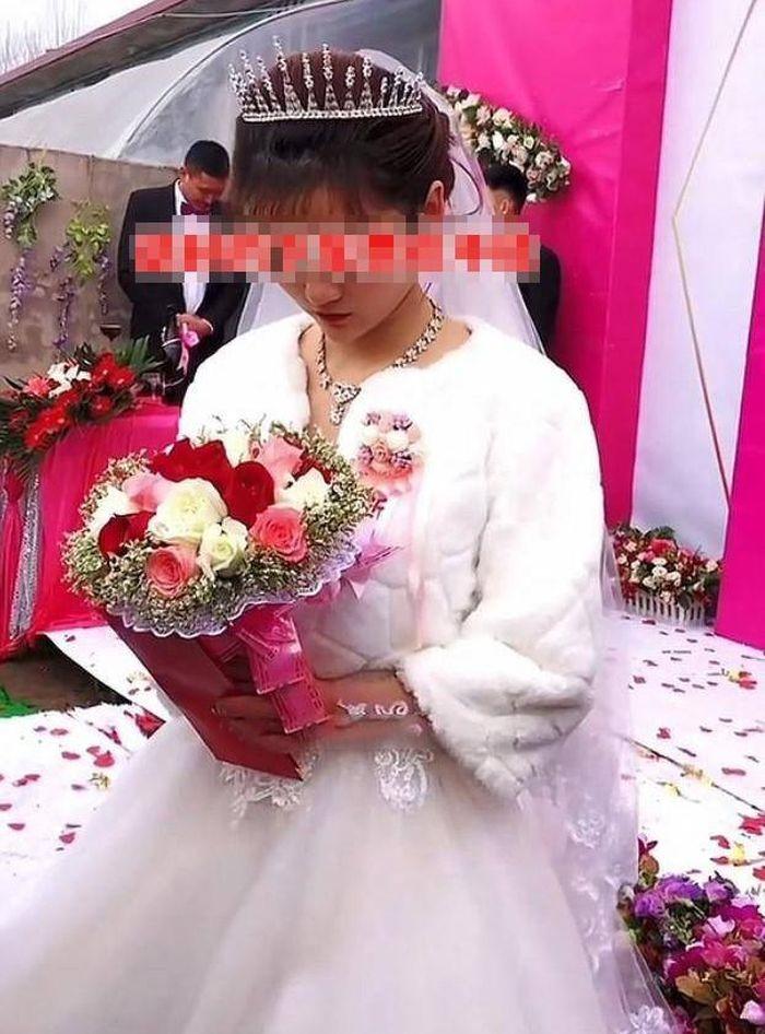 Bố mẹ chồng từ chối trả tiền sính lễ, cô dâu suýt phá hỏng đám cưới-1