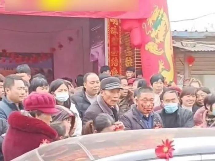 Bố mẹ chồng từ chối trả tiền sính lễ, cô dâu suýt phá hỏng đám cưới-2