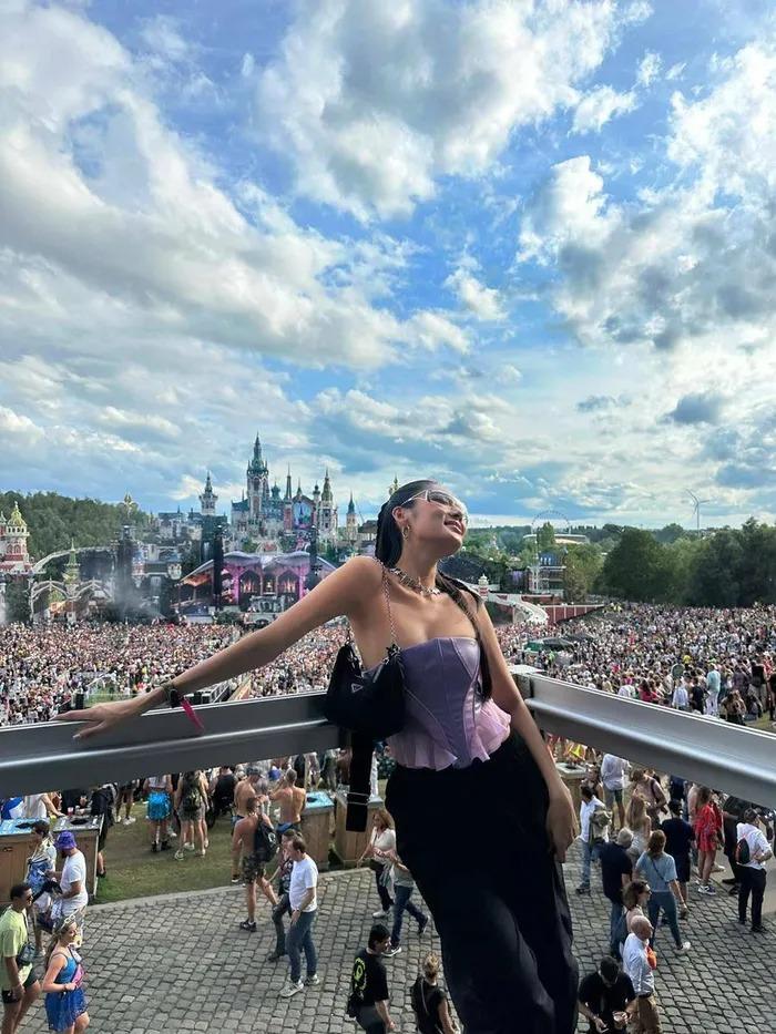 Váy áo đi nghe đại nhạc hội cực bốc của á hậu Thảo Nhi Lê-4