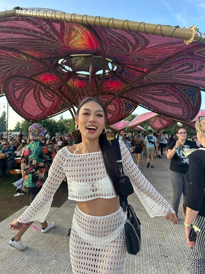 Váy áo đi nghe đại nhạc hội cực bốc của á hậu Thảo Nhi Lê-5