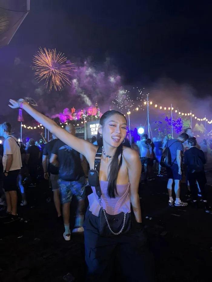 Váy áo đi nghe đại nhạc hội cực bốc của á hậu Thảo Nhi Lê-8