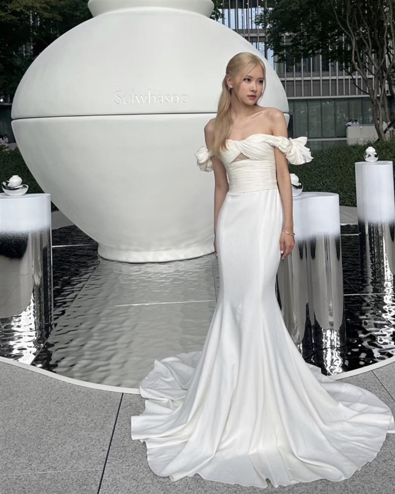 Rosé (BLACKPINK) xuất hiện như cô dâu tại sự kiện-1