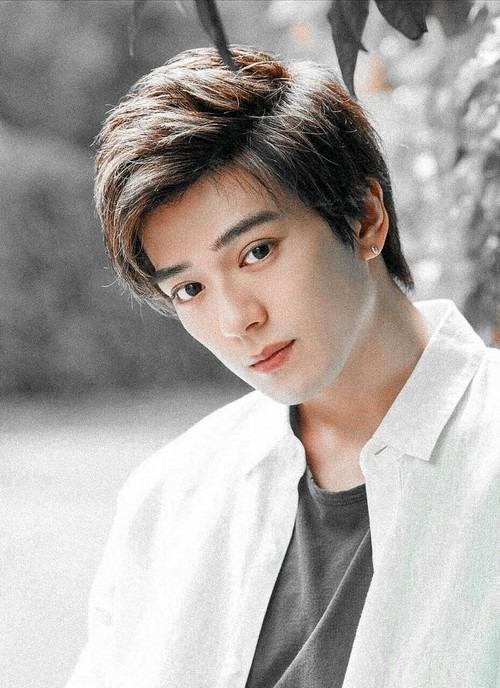 Đời tư dậy sóng của thợ săn hải tặc đang gây bão với One Piece-10