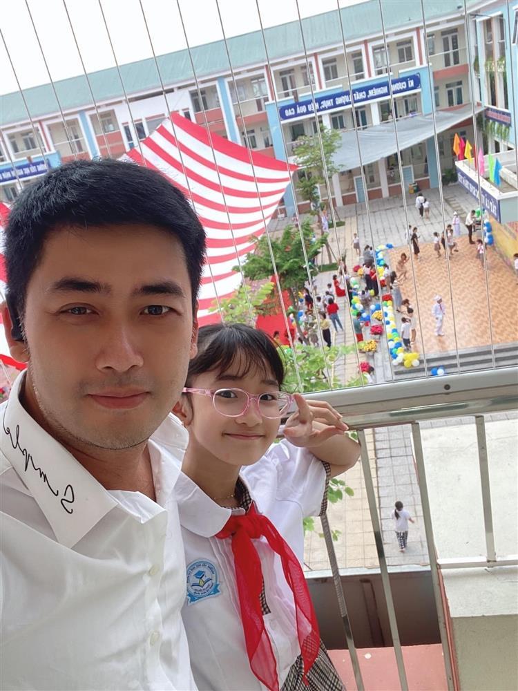 Sao Việt nô nức đưa con đi khai giảng, vợ cố nhạc sĩ Trần Lập chia sẻ xúc động-1