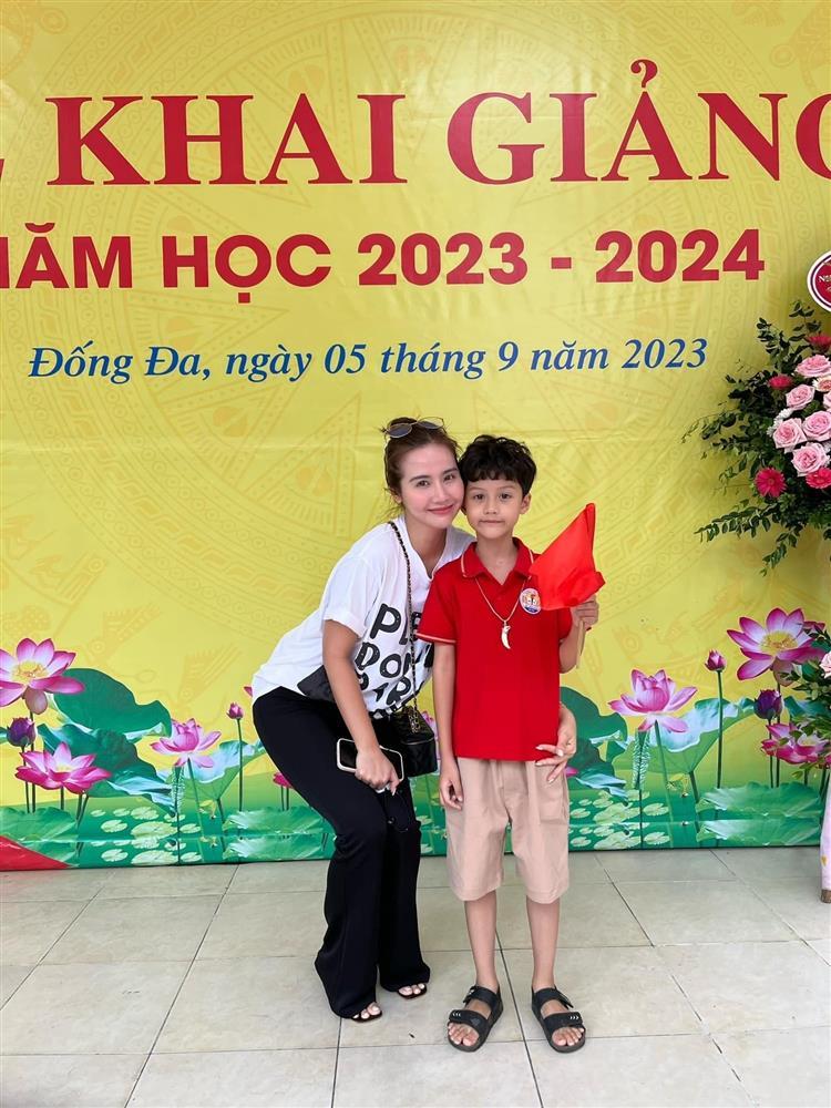Sao Việt nô nức đưa con đi khai giảng, vợ cố nhạc sĩ Trần Lập chia sẻ xúc động-3