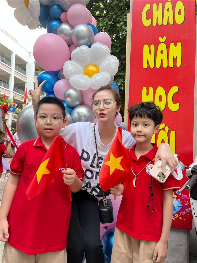 Sao Việt nô nức đưa con đi khai giảng, vợ cố nhạc sĩ Trần Lập chia sẻ xúc động-4