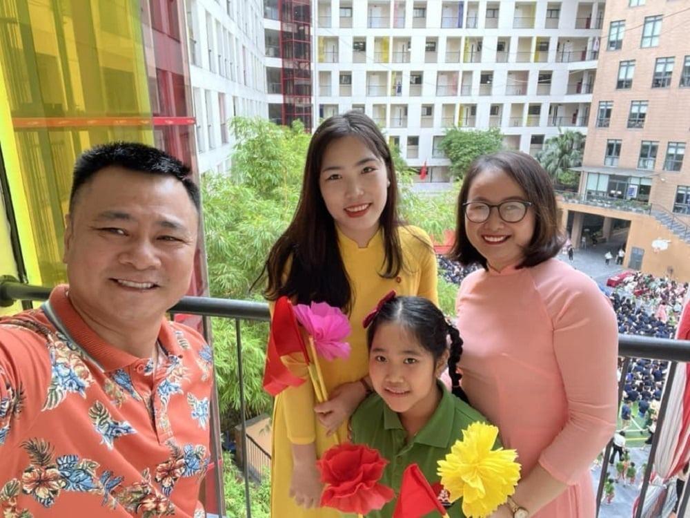 Sao Việt nô nức đưa con đi khai giảng, vợ cố nhạc sĩ Trần Lập chia sẻ xúc động-6