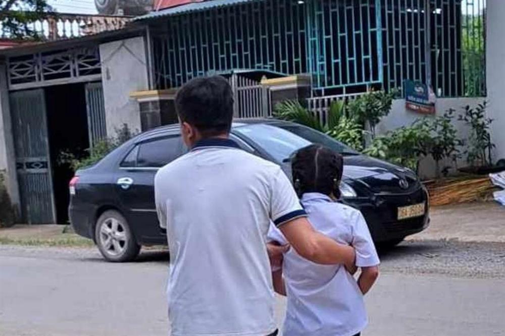 Nổ bóng bay trong lễ khai giảng, nhiều học sinh nhập viện-2