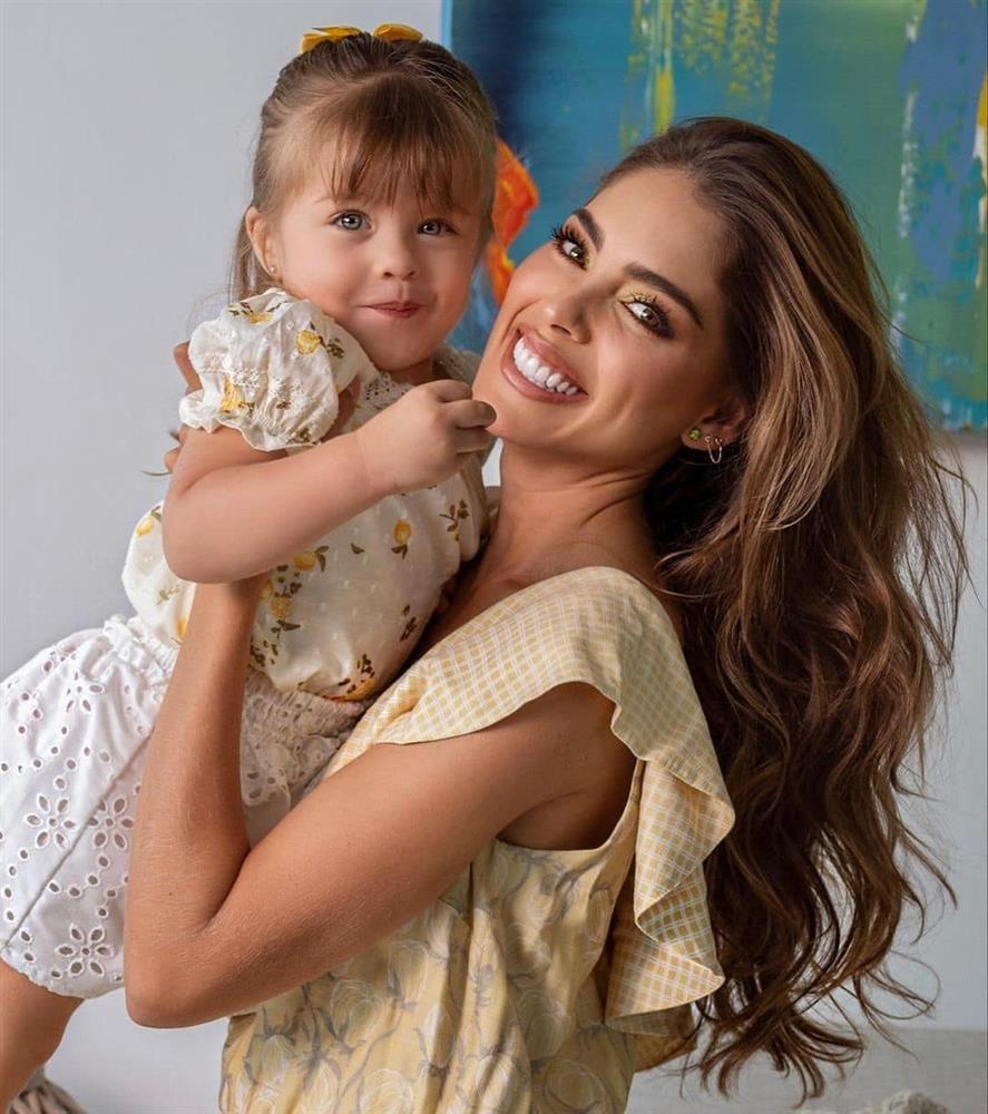 Sắc vóc gợi cảm của bà mẹ một con vừa đăng quang Hoa hậu Hoàn vũ Colombia-4
