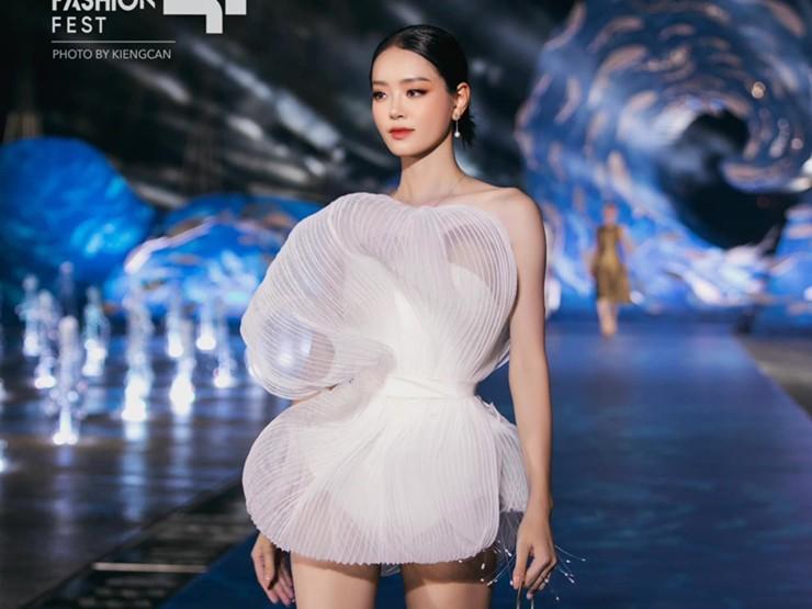 2 nàng hậu cấy lúa Thanh Hóa - Bắc Giang: Hình thể của hiếm, thần thái nổi bật-8