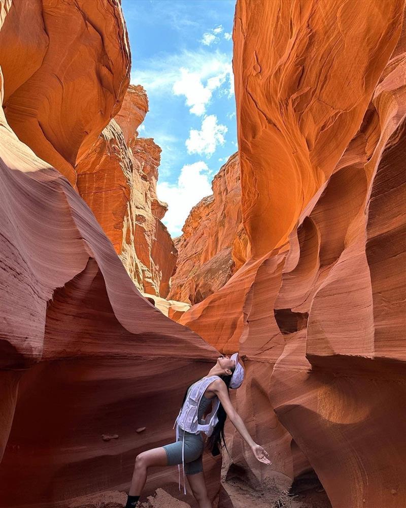 Jennie diện đồ thể thao đơn giản vẫn khoe được body gợi cảm trong loạt ảnh tại Mỹ-3