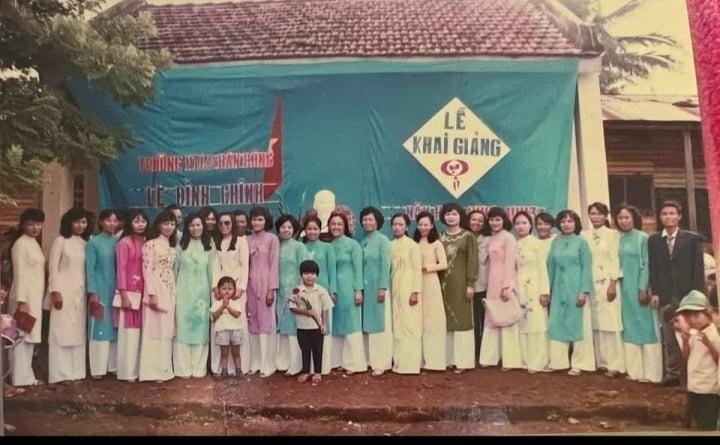 Bồi hồi xem lại hình ảnh lễ khai giảng thời ông bà anh-1