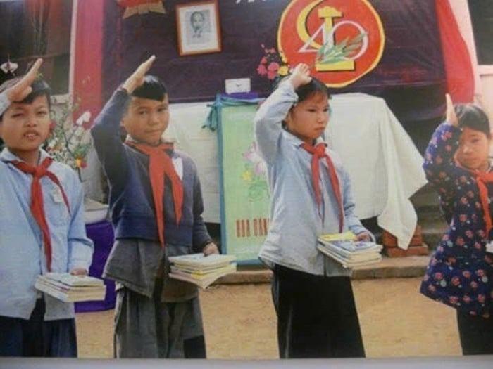 Bồi hồi xem lại hình ảnh lễ khai giảng thời ông bà anh-10