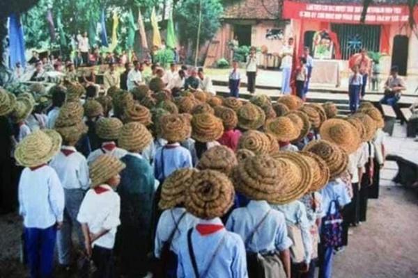 Thầy hiệu phó Hải Phòng vừa nhảy, vừa hát như ca sĩ trong lễ khai giảng-5