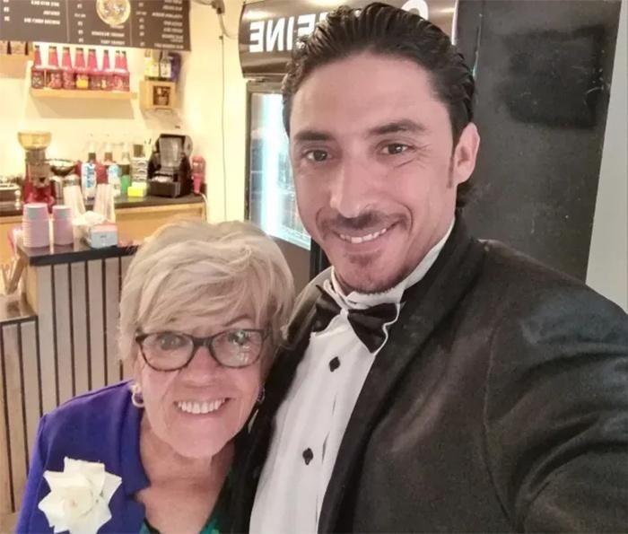 Thấy mình bị đào mỏ, cụ bà 83 tuổi chia tay chồng trẻ 37 tuổi-1